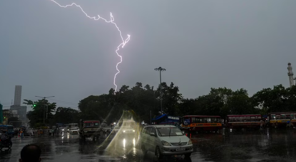 377 Lightning Strikes Kolkata Was Witness To in 2 Hours!